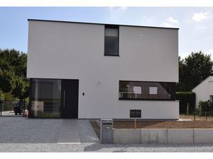 Huis te koop in Nederename met 3 slaapkamers