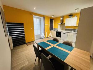 Maison de ville intégralement meublée