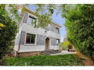 Maison de luxe à vendre dans le quartier Petit Garches