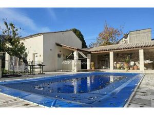 Proche Les Mages  maison d'environ 103 m² avec piscine sur 1570 m² de terrain environ