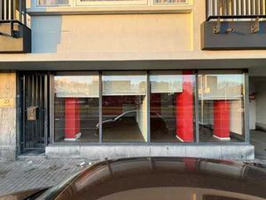 Bureau en face du tram à Liège