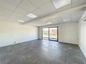 SUPERBES BUREAUX EN COWORKING