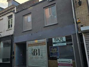 Surface commerciale+ appartement en plein centre ville