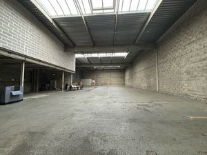 Location commerce 1150 m² à Chassieu (69680)