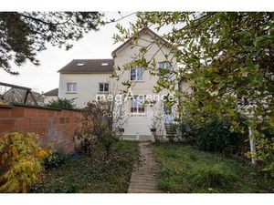 Vente maison 5 pièces 86 m² à Saint-Germain-en-Laye (78100)  650 000 €