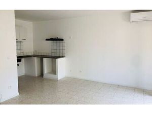 Location appartement  m² T-1 à Gréoux-les-Bains  590 €