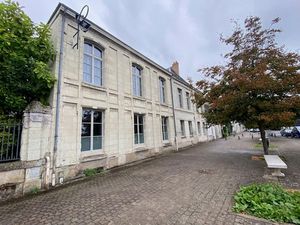 Vente locaux professionnels 8 pièces 327 m² à Saumur (49400)  233 200 €