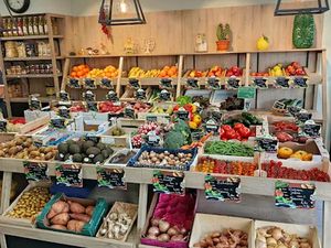 Vente locaux professionnels 70 m² à Vire (14500)  123 400 €