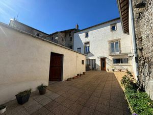 HAUTE VIENNE - Une collection de bâtiments en centre-ville ? Idéal comme résidence et inve