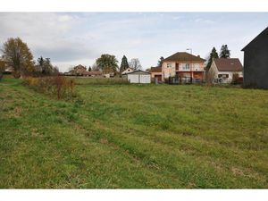 Beau terrain à bâtir de 2622 m2 à LE MAYET-DE-MONTAGNE