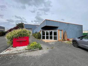 Location locaux professionnels 1410 m² à Chalons-en-champagne (51000)  5 750 €