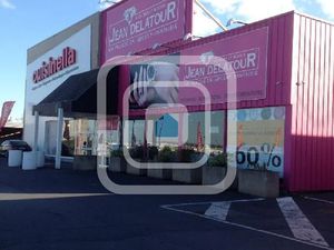 Location locaux professionnels 800 m² à Cormontreuil (51350)  8 333 €