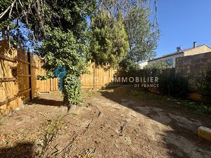 En exclusivité Maison mitoyenne d'un coté avec 2 chambres qu