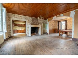 Maison de ville en pierre  avec studio indépendant et dépendances - Beau potentiel - Val d