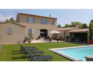 Villa contemporaine au cœur du Luberon – Roussillon