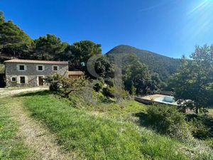 Mas en campagne avec vue dans la région de Valréas - Exclusivité