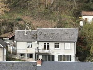 Sur les hauteurs du village de Vigeois  5 mn accès A20  25 m