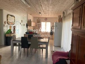 Maison de plain pied à la campagne   proche des commodités .