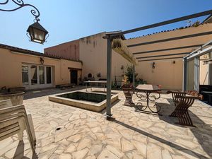 Maison 144m² + dépendances 106m² plein centre ville de LESPARRE