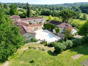 Élégant Manoir du XIXe Siècle avec maisons d’amis  dépendances et piscine sur de 2 8 Hecta