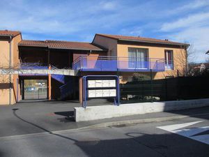 A LOUER T2 AVEC TERRASSE ET PARKING DANS PETIT COLLECTIF