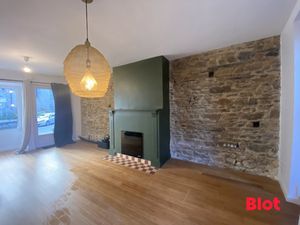 À VENDRE EN ECLUSIVITE BLOT - MAISON DE VILLE PLEINE DE CHARME DE 80 M² - 2 CHAMBRES PIRE-