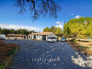 Villa de plain pied  3 Chambres  Garage  Terrasse  Grand Jardin