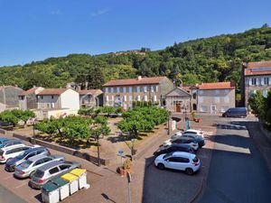 Authentique maison de village de 116m² avec jardin et dépendance – Charme & potentiel au r