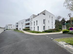 LA CELLE-SAINT-CLOUD - AVENUE DE LOUVECIENNES - A LOUER VIDE - 4P de 84.75 M² AU 2E ETAGE 