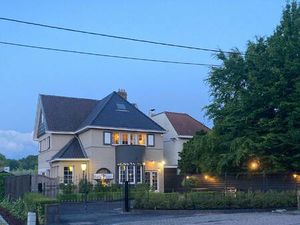 Commercieel te huur in Merelbeke-Melle met 4 slaapkamers