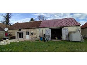 Maison restaurée avec deux chambres et grange