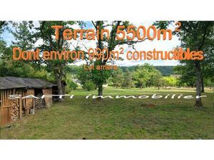 Terrain de 5527m2 dont environ 990m2 constructibles dans un endroit calme et très privilég
