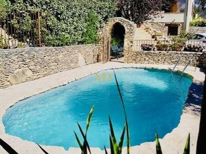 Maison proche village avec piscine et vues