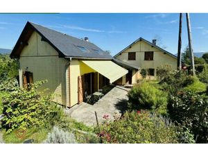 Maison avec vue sur la montagne