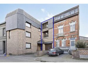 Opbrengsteigendom met 4 appartementen en zeer ruime garage te Landen