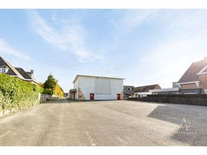 Commercieel gelegen grootwarenhuis op 4.255 m² (Kortrijksesteenweg)