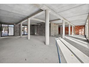 Casco handelsruimte met garage in het centrum van Oostrozebeke!