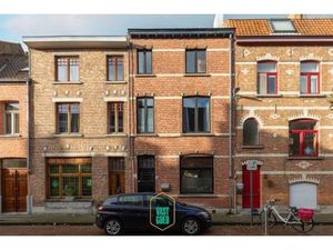 Karaktervolle burgerwoning met 5 slaapkamers en zonnige tuin  nabij de Kruispoort.