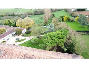 Domaine d'Exception au Coeur de Romegoux