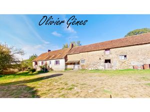A 10 mns Le Mans Nord - Ancienne ferme à rénover d'envion 90 m² avec 1.8 hectares de terra