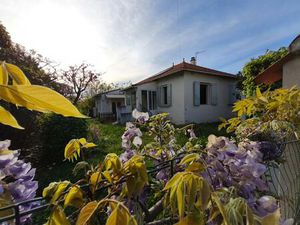 MONTEUX A SAISIR/ MAISON A RESTAURER SUR 600 M2 DE TERRAIN