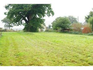 Terrain à bâtir à Saint-Yzan-de-Soudiac (33920)