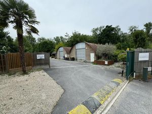 Bureaux et petit stockage sur A VENDRE