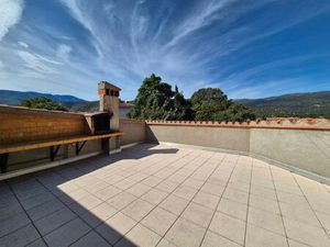 À Vendre : Magnifique Duplex avec Atelier et local commercial - terrasse - garage - Prades