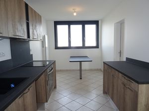 Location Appartement 5 pièces 104m² ST JEAN DE LA RUELLE 45140