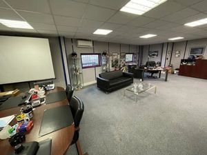 LOCAL D'ACTIVITE TRAVERSANT A LOUER