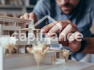 Local professionnel à louer SAINT AGREVE 5 pièce(s) 140m2 650€/mois HT/HC