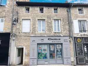 Maison avec local commercial et potentiel locatif Centre de Ruffec