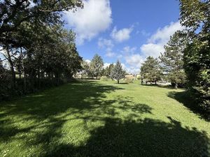 Vente terrain neuf 698m2 Salon-de-Provence - 175000 € - Surface Privée