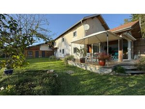 Maison rénovée de 220 m² habitables avec dépendances et PARC EQUESTRE